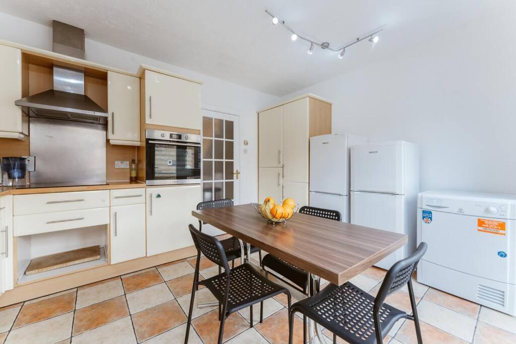 Up To 4 People, Room In A Share House Next To London Bridge Extérieur photo